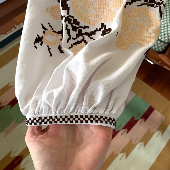 Handmade Embroidered White Linen Ukrainian Coatue Top Small - Picture 6 of 6